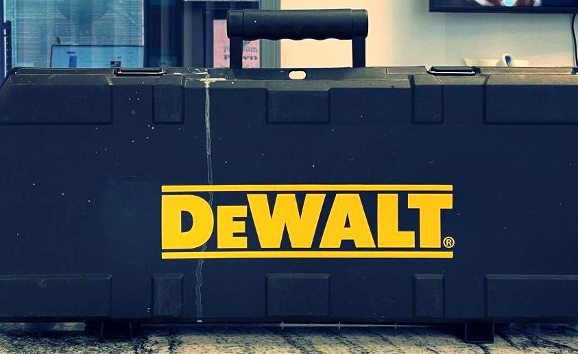 how to use a Dewalt reciprocating saw